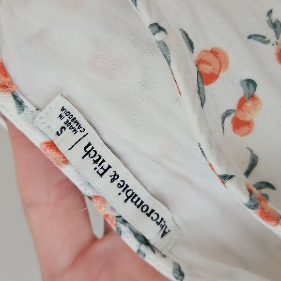 Abercrombie & Fitch White Floral V-Neck Blouse - Picture 2 of 5